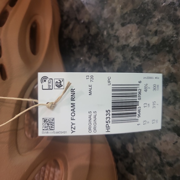 Yeezy Foam RNR - Picture 8 of 9